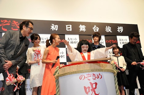 「のぞきめ」初日舞台挨拶の様子。