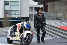 ネオサイクロン号に乗って登場した藤岡弘、。