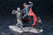 左からARTFX+ バットマン DAWN OF JUSTICE、ARTFX+ スーパーマン DAWN OF JUSTICE。