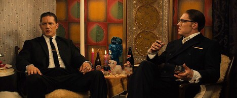 「レジェンド 狂気の美学」の新たな劇中カット。