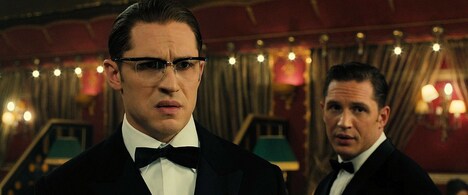 「レジェンド 狂気の美学」の新たな劇中カット。