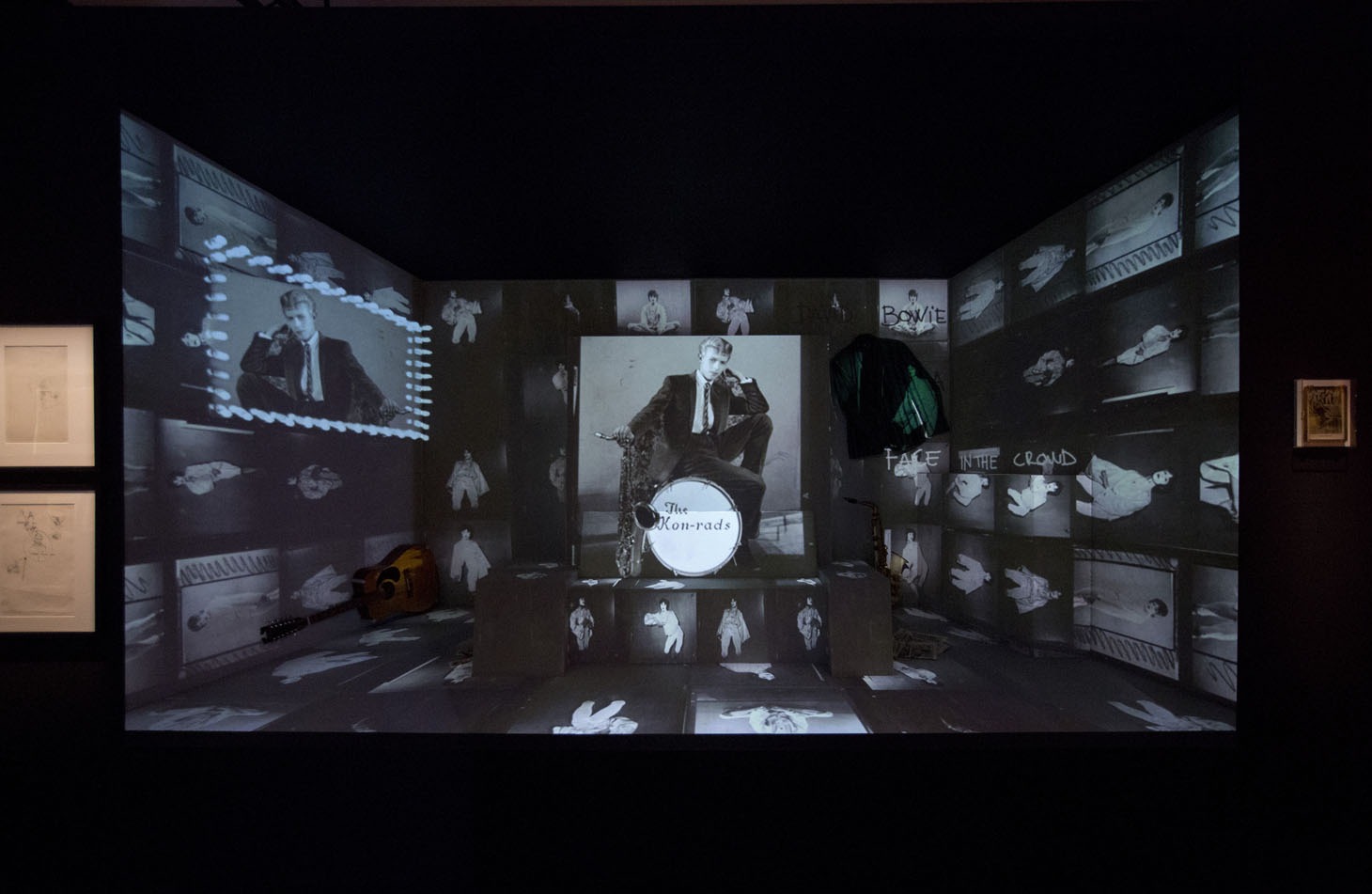 大回顧展「DAVID BOWIE is」ロンドン展の様子。Courtesy David Bowie Archive (c)Victoria and Albert Museum, London