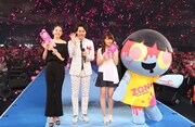 「GirlsAward 2016 SPRING / SUMMER」より、「アイアムアヒーロー」スペシャルステージの様子。