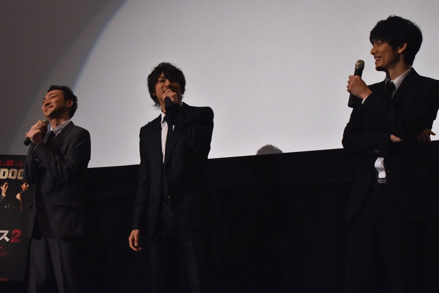 「闇金ドッグス2」初日舞台挨拶の様子。