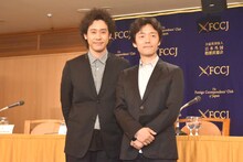 「アイアムアヒーロー」会見の様子。左から大泉洋、佐藤信介。