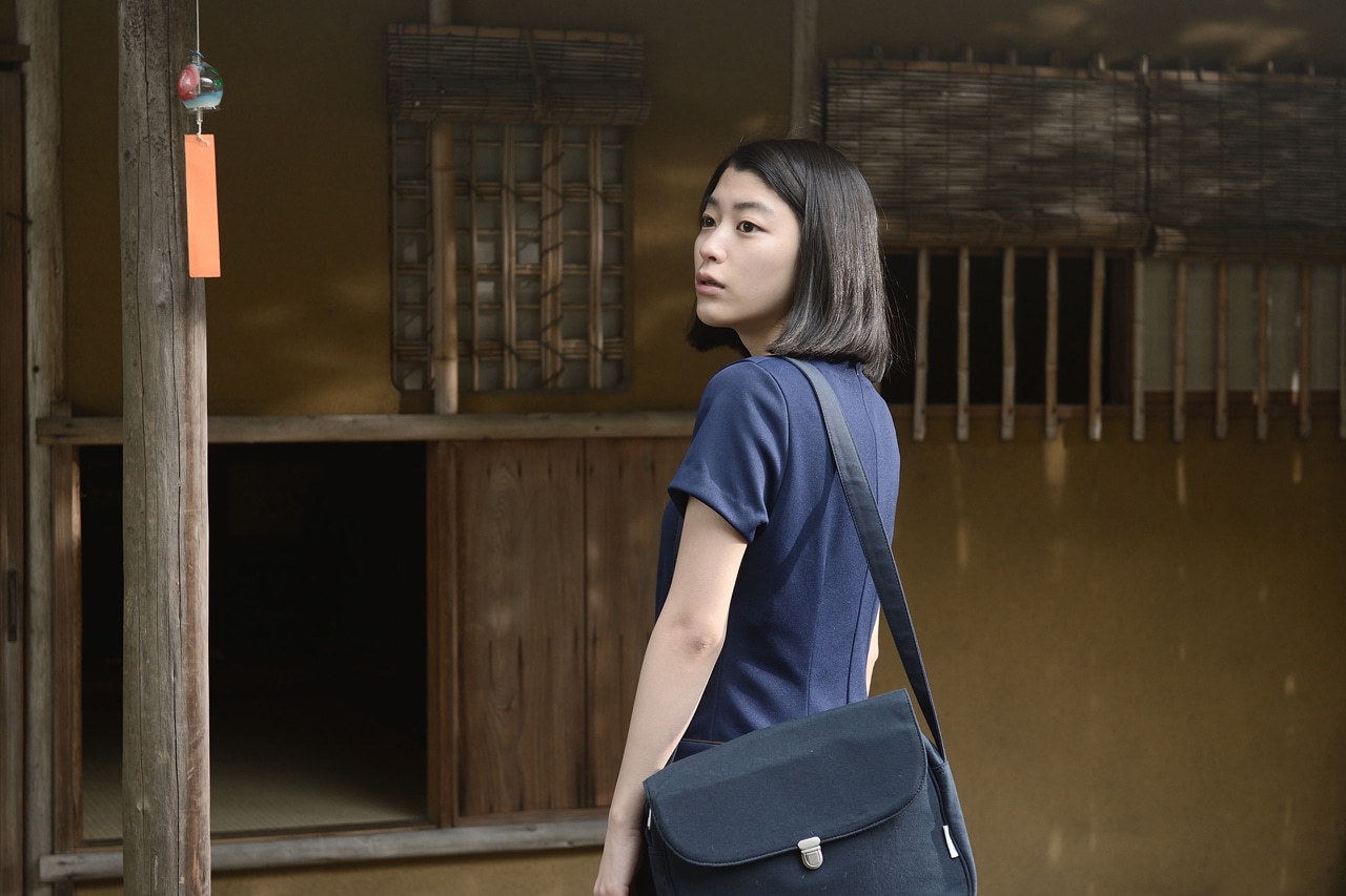 「無伴奏」フォトブックに収録されている場面写真。