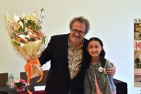 左からジャコ・ヴァン・ドルマル、内田未来ちゃん。