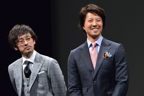 左から滝藤賢一、ケイン・コスギ。