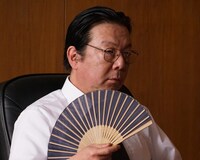 「シン・ゴジラ」より、警察庁長官官房長役の古田新太。