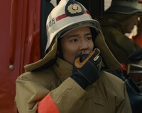 「シン・ゴジラ」より、消防隊隊長役の小出恵介。