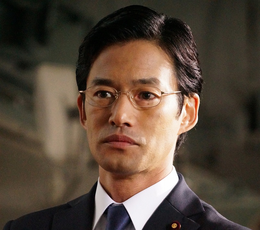 「シン・ゴジラ」より、内閣総理大臣補佐官・赤坂秀樹役の竹野内豊。