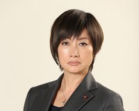 「シン・ゴジラ」より、防衛大臣役の余貴美子。