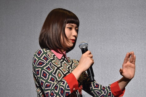 過去の作品を観ることの意義を語る二階堂ふみ。