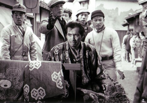 「雨月物語」撮影風景 (c)KADOKAWA 1953