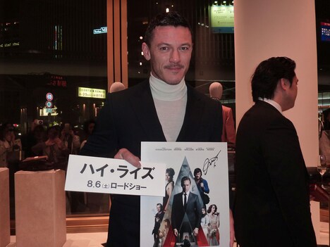 BALLY銀座店のオープン記念パーティーに出席したルーク・エヴァンス。