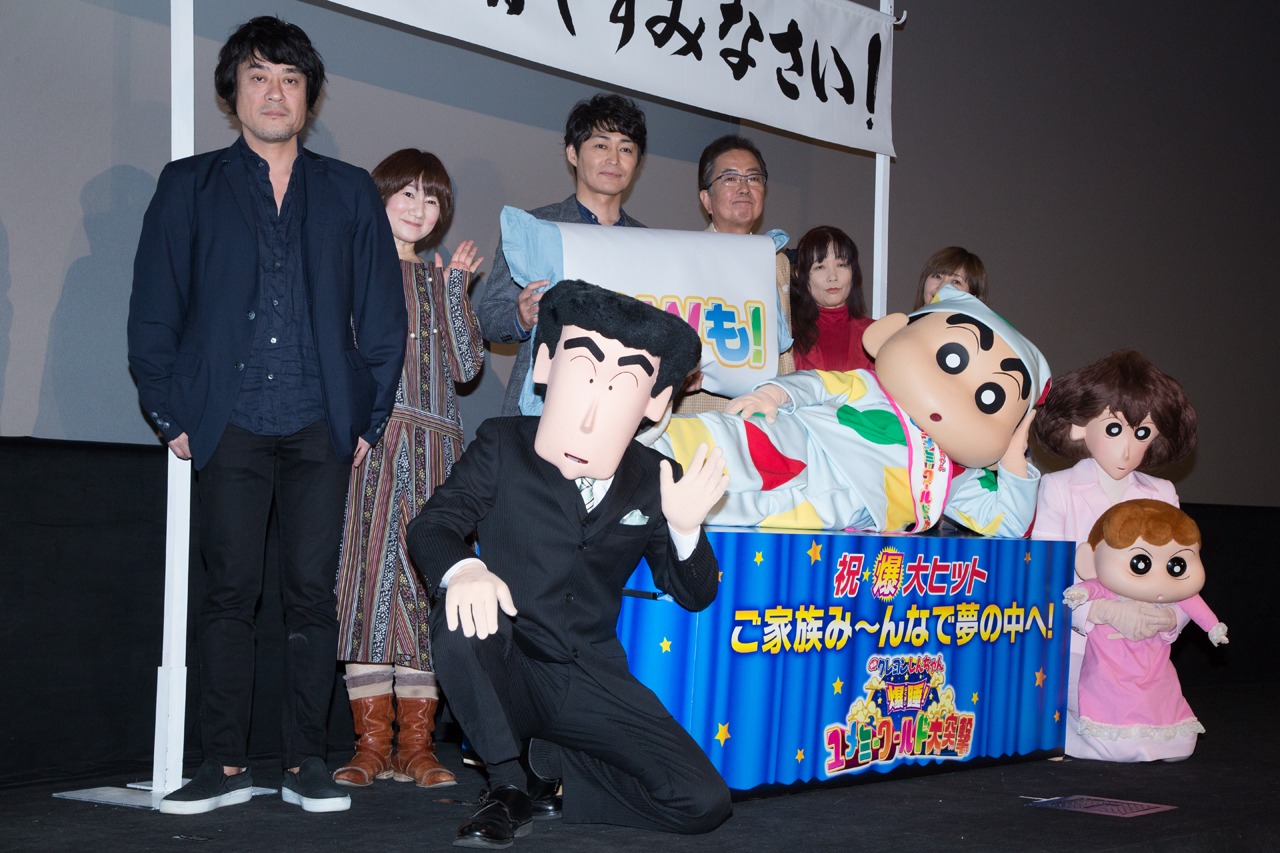 「映画クレヨンしんちゃん 爆睡！ ユメミーワールド大突撃」公開初日舞台挨拶の様子。