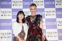 左から近藤麻理恵、レイチェル・マクアダムス。