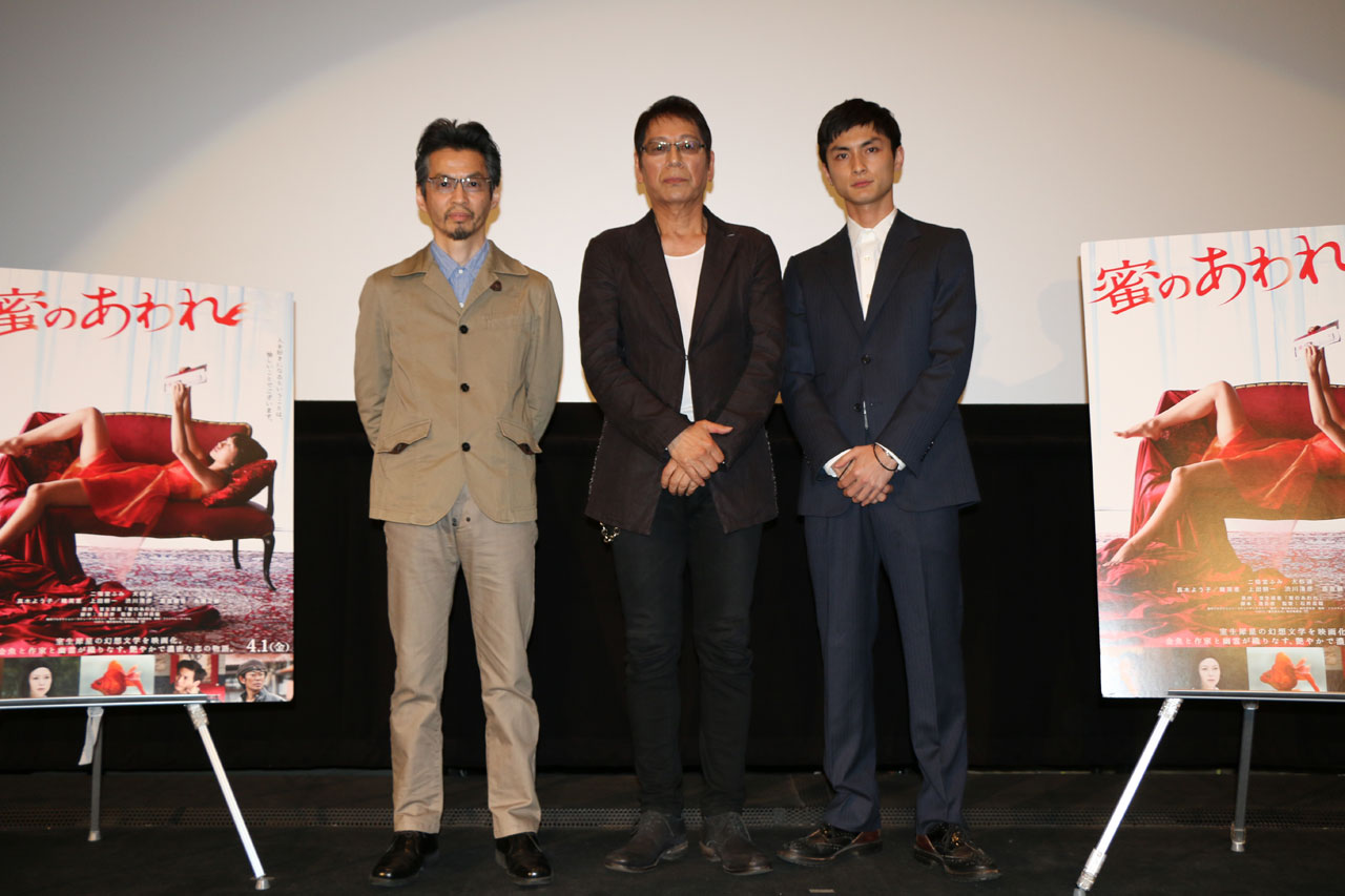「蜜のあわれ」舞台挨拶の様子。左から石井岳龍、大杉漣、高良健吾。