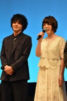 林遣都（左）と花澤香菜（右）。