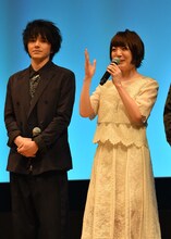 林遣都（左）と花澤香菜（右）。