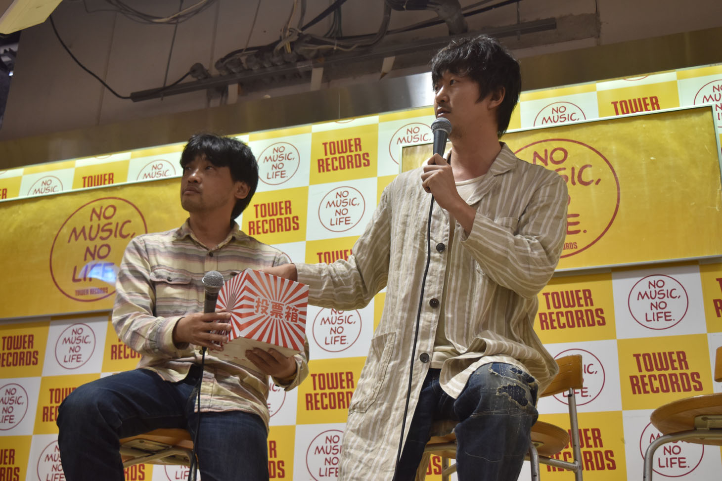 「美しき酒呑みたち」DVD発売記念イベントの様子。