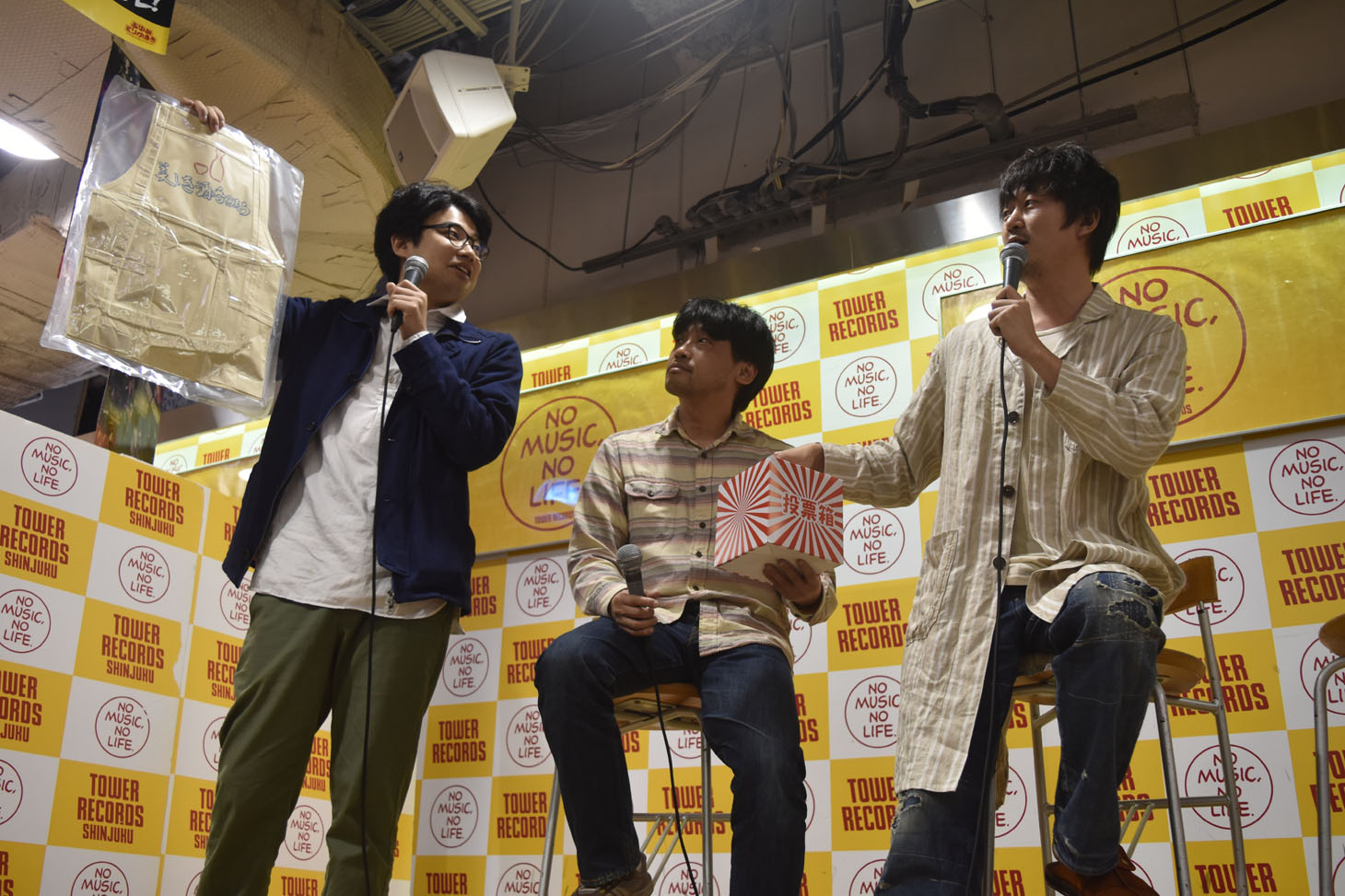 「美しき酒呑みたち」DVD発売記念イベントの様子。