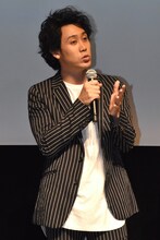 「学校がパーマ禁止だった」と15歳の頃の苦労を語る大泉洋。