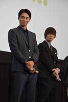 左から東出昌大、窪田正孝。