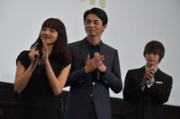 左から小松菜奈、東出昌大、窪田正孝。