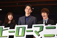 左から小松菜奈、東出昌大、窪田正孝。