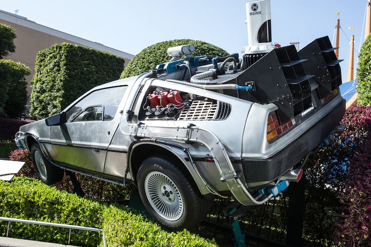 デロリアンがオークションで手に入る、USJの「BTTF」さよなら 