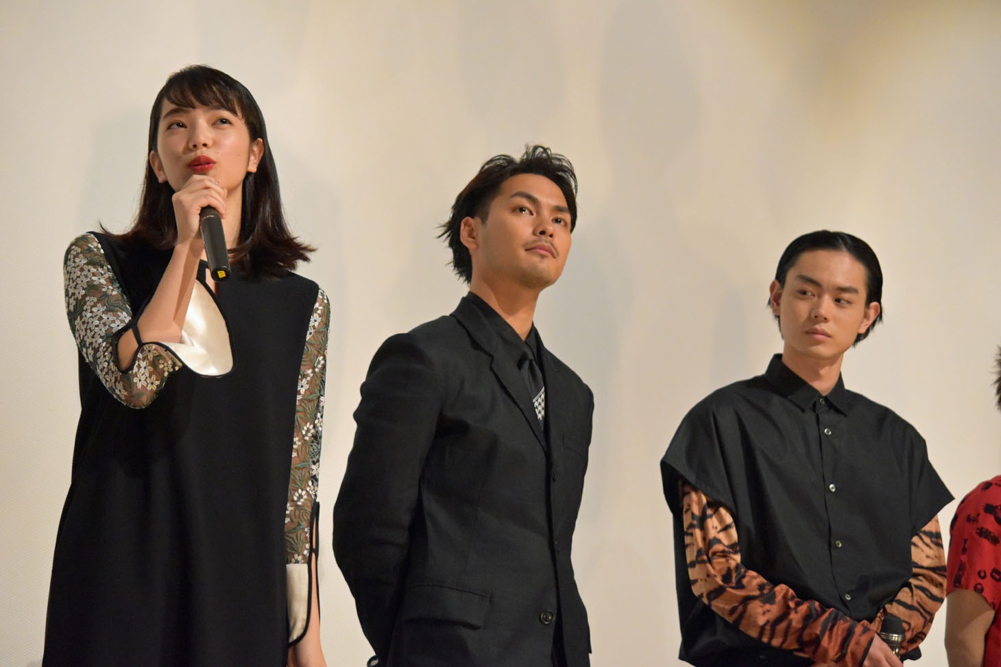 「ディストラクション・ベイビーズ」完成披露舞台挨拶の様子。