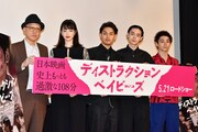 「ディストラクション・ベイビーズ」完成披露舞台挨拶の様子。