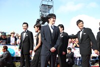 第8回沖縄国際映画祭「島ぜんぶでおーきな祭」レッドカーペットイベントの様子。(c)2016YDクリエイション