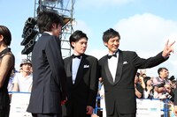 第8回沖縄国際映画祭「島ぜんぶでおーきな祭」レッドカーペットイベントの様子。(c)2016YDクリエイション