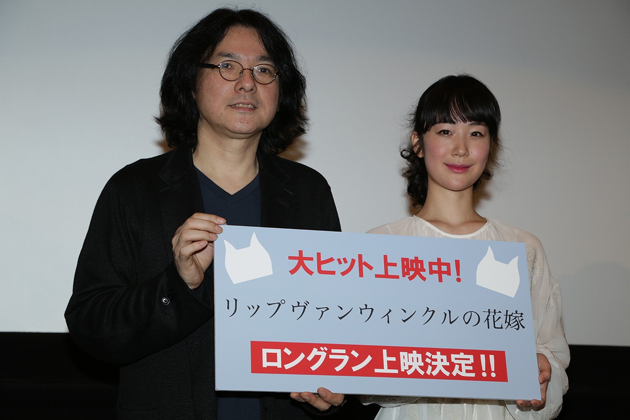 左から岩井俊二、黒木華。