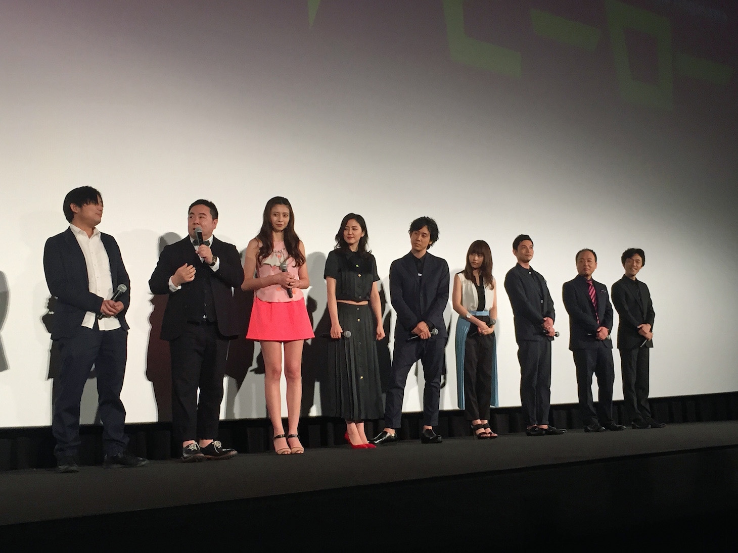 「アイアムアヒーロー」初日舞台挨拶の様子。