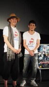 第8回沖縄国際映画祭「島ぜんぶでおーきな祭」での「サブイボマスク」舞台挨拶の様子。左から門馬直人、ファンキー加藤。