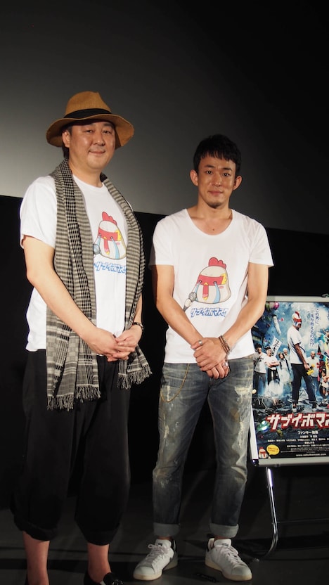 第8回沖縄国際映画祭「島ぜんぶでおーきな祭」での「サブイボマスク」舞台挨拶の様子。左から門馬直人、ファンキー加藤。