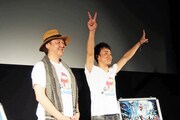第8回沖縄国際映画祭「島ぜんぶでおーきな祭」での「サブイボマスク」舞台挨拶の様子。左から門馬直人、ファンキー加藤。
