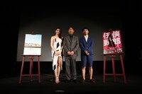 「任侠野郎」舞台挨拶の様子。左から橋本マナミ、蛭子能収、徳永清孝。