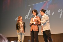 ウーディネ・ファーイースト映画祭で舞台挨拶に登壇した斎藤工（中央）。