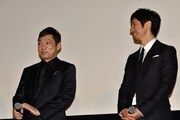 左から香川照之、西島秀俊。