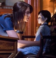 「ザ・ボーイ～人形少年の館～」 (c)2015 LAKESHORE ENTERTAINMENT GROUP LLC AND STX PRODUCTIONS, LLC All Rights Reserved