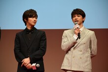 左から横浜流星、吉沢亮。