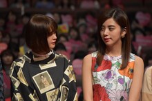 左から玉城ティナ、池田エライザ。