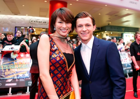 左から米倉涼子、トム・ホランド。