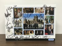 「ダウントン・アビー」主要キャストのサイン入りパズル。