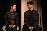 左から阿部サダヲ、瑛太。