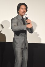 共演者から求められるたびに快く「パーフェクトボディ！」を披露するケイン・コスギ。